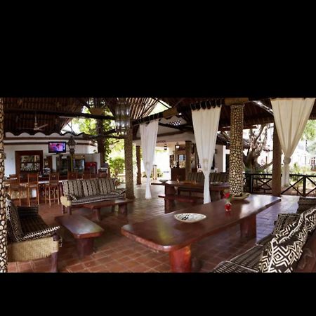 Mangro Hotel Praia de Diani Exterior foto