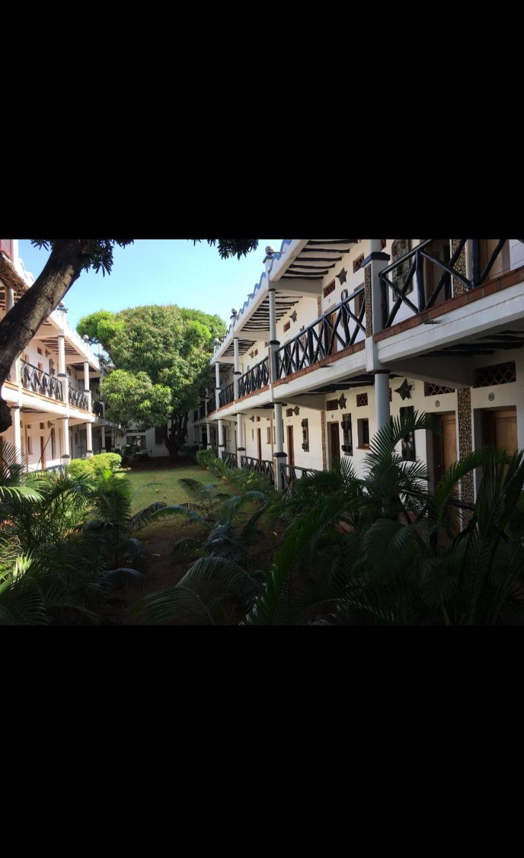 Mangro Hotel Praia de Diani Exterior foto
